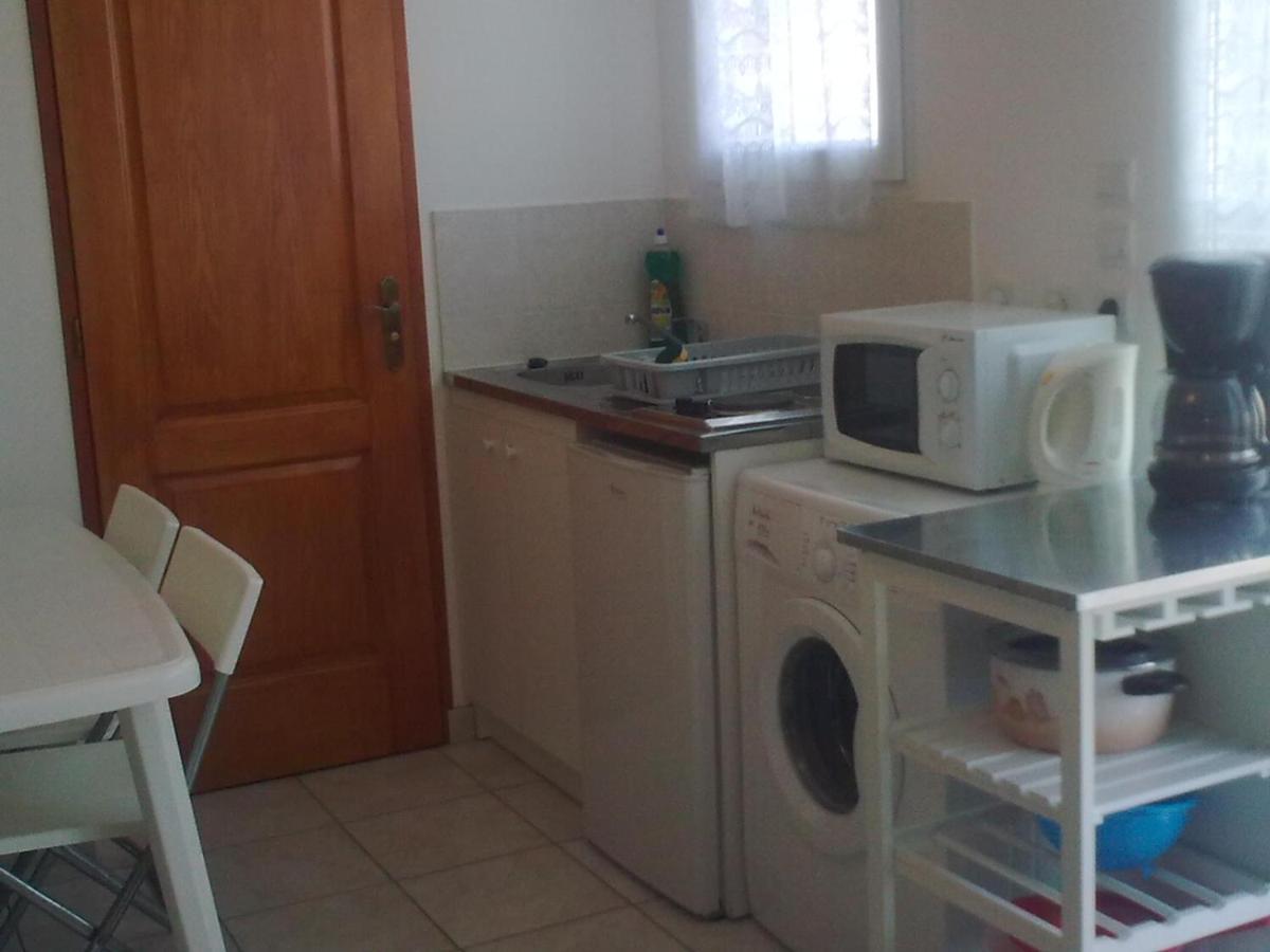 Studio Climatise. Proche Parking, Commerces Et Mer Apartamento Carqueiranne Exterior foto