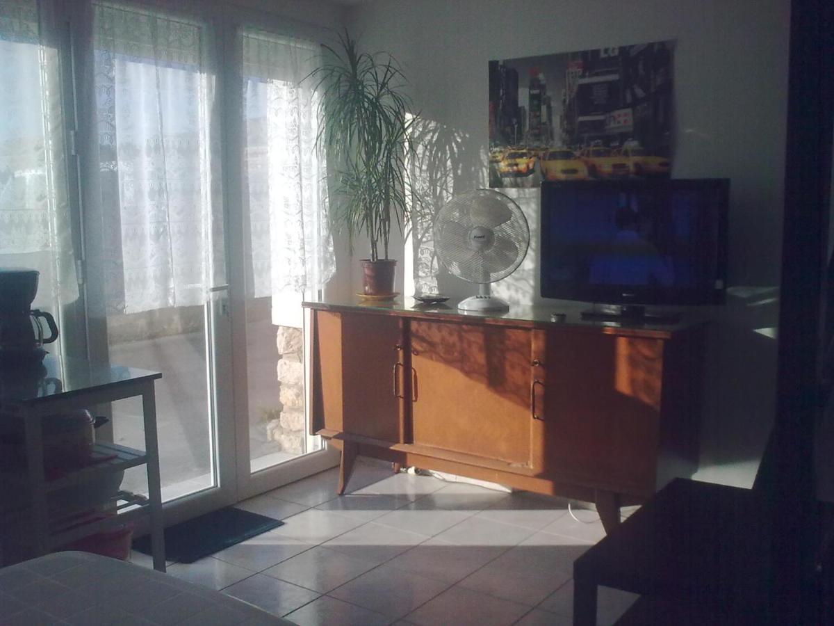 Studio Climatise. Proche Parking, Commerces Et Mer Apartamento Carqueiranne Exterior foto